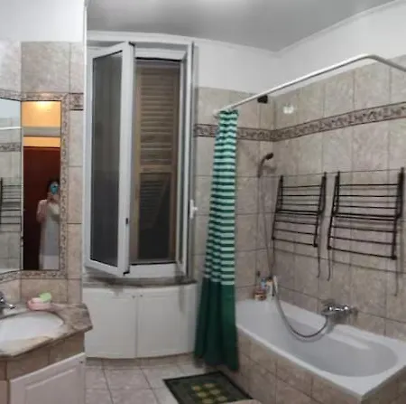 Δωμάτια σε οικογενειακή κατοικία Sunny House Center *